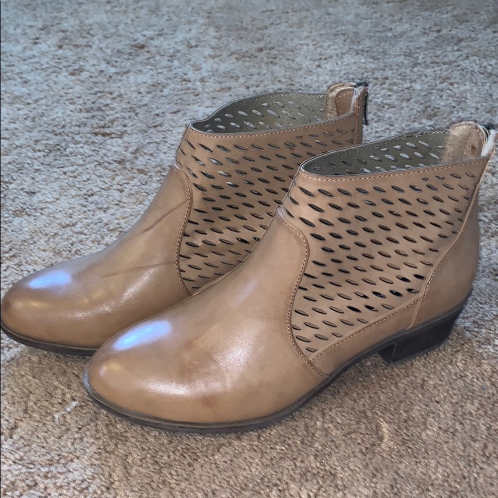 Tan Detailed Booties